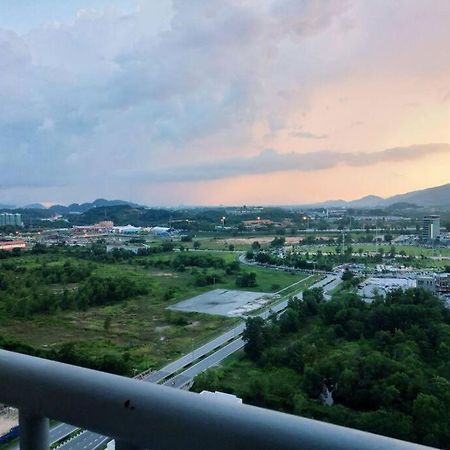 Luxurious Homestay 3Br With Pool Meru Ipoh 8 Pax Buitenkant foto
